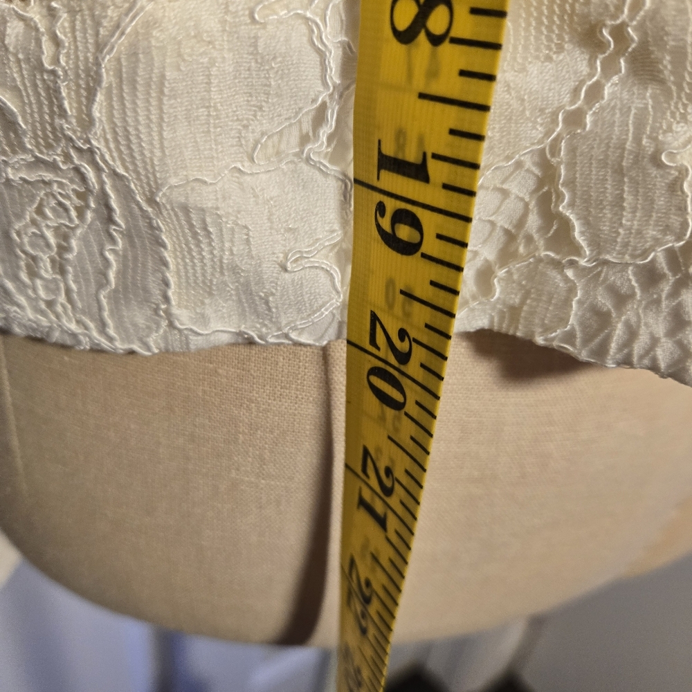 Bebe Biker Jacket Sheer Ivory Lace Size 12 Feminine Zipper Cropped Vintage Vibes - Picture 5 of 8